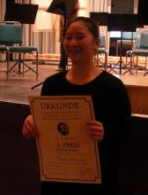 成美京在國際J.M.斯珀格低音提琴比賽中獲得一等獎